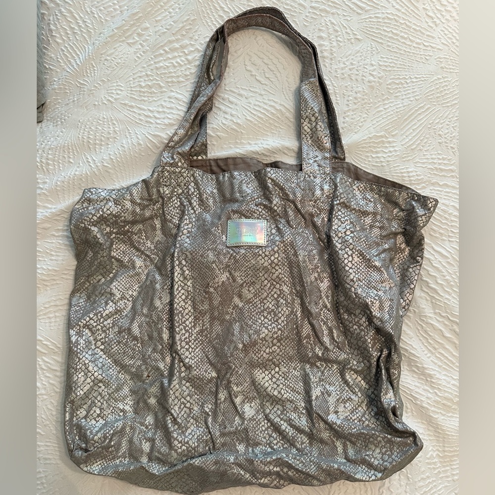 PINK VS Tote bag